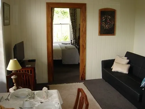 Sennen House Boutique Accommodation Picton 4*,